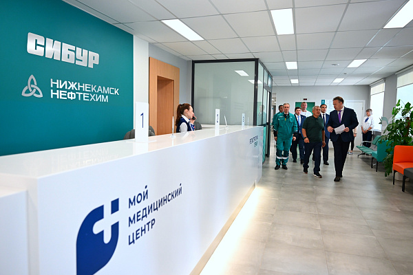 Раис Татарстана и генеральный директор СИБУРа посетили обновленную Клинику «ММЦ» в Нижнекамске